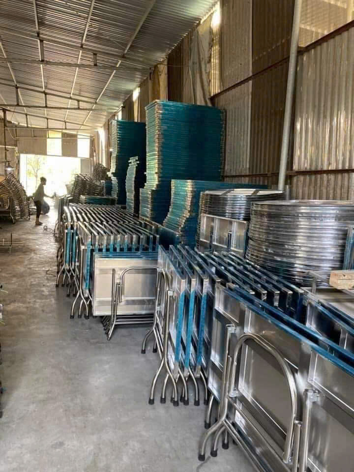 Bàn inox vuông - Tạo điểm nhấn ấn tượng cho phòng ăn nhà bạn!