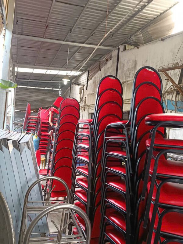 Ghế sắt nhà hàng - Làm hài lòng bạn và cả khách hàng